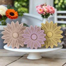 Load image into Gallery viewer, Yellow Washed Daisy Block