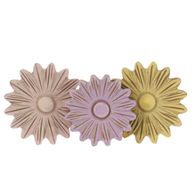 Load image into Gallery viewer, Purple Washed Daisy Block